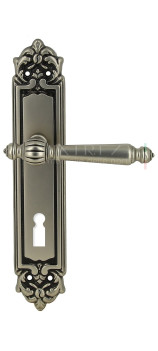 Дверная ручка Extreza DANIEL (Даниел) 308 на планке PL02 KEY старинное серебро матовое F64