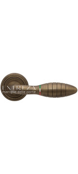 Дверная ручка Extreza MIREL (Мирел) 316 на розетке R03 матовая бронза F03