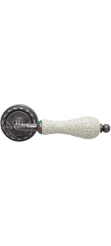 Дверная ручка Extreza DANA CRACKLE (Дана кракле) 306 на розетке R02 античное серебро F45